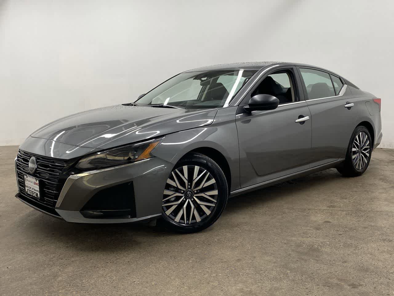 Used 2025 Nissan Altima 2.5 SV image 1