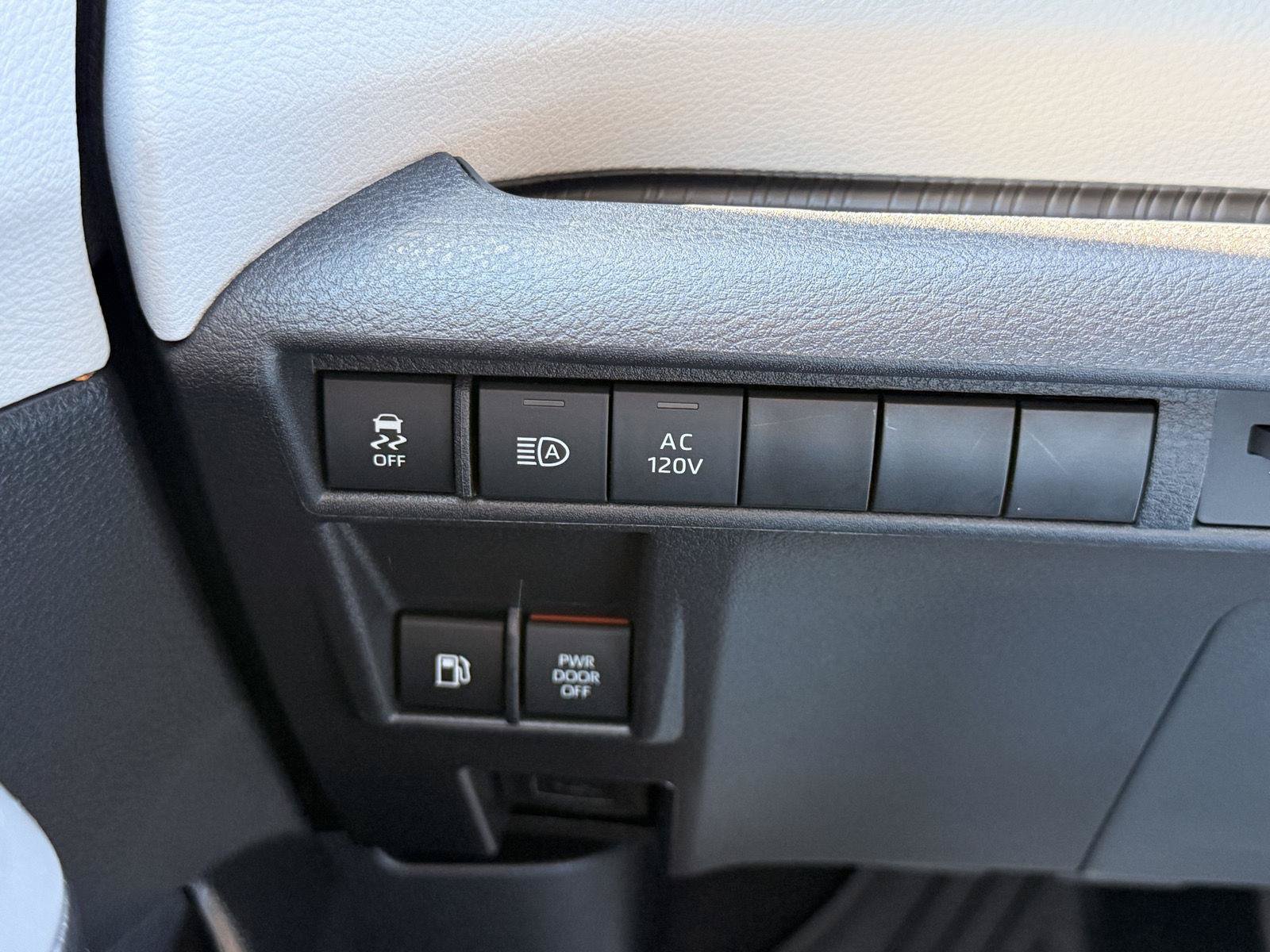 Used 2025 Toyota Sienna XLE w/ XLE Plus Package AWD/4WD image 36