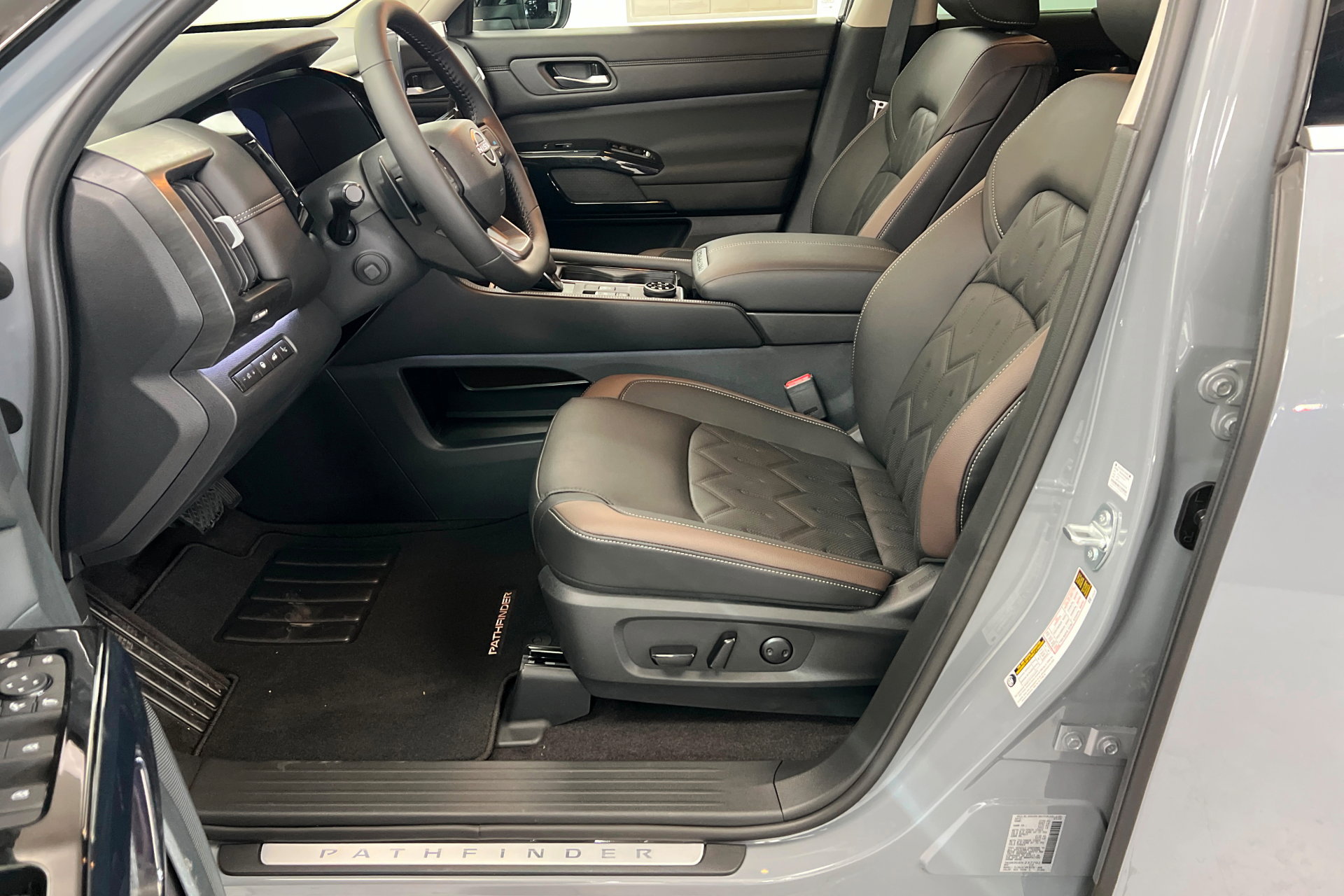 New 2026 Nissan Pathfinder Platinum image 17