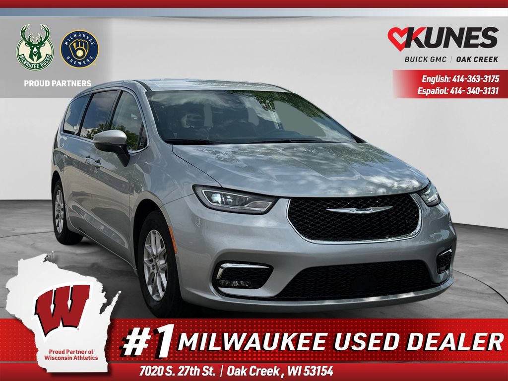 Used 2023 Chrysler Pacifica Touring-L FWD image 1