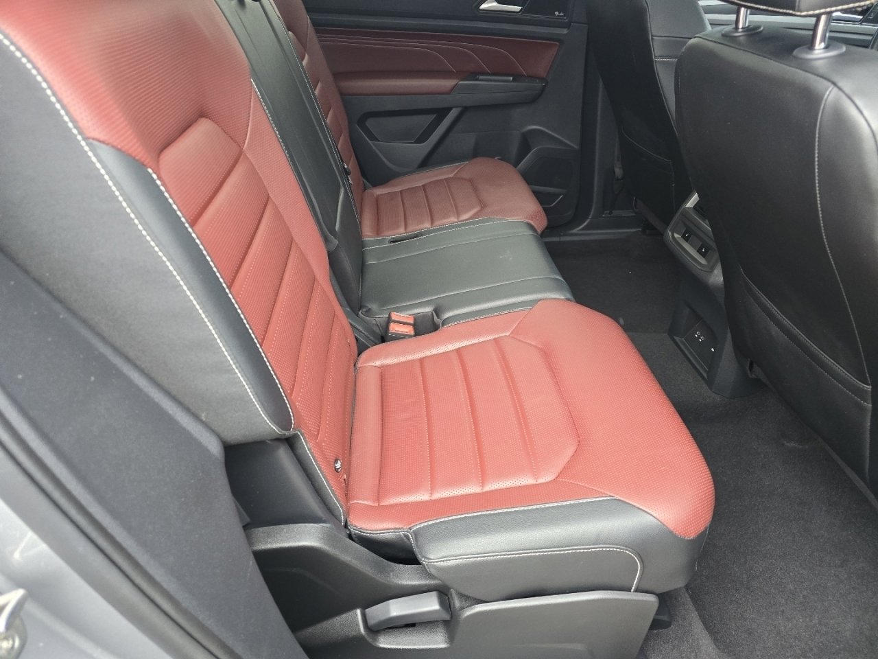 Used 2022 Volkswagen Atlas Cross Sport SEL Premium R-Line image 10