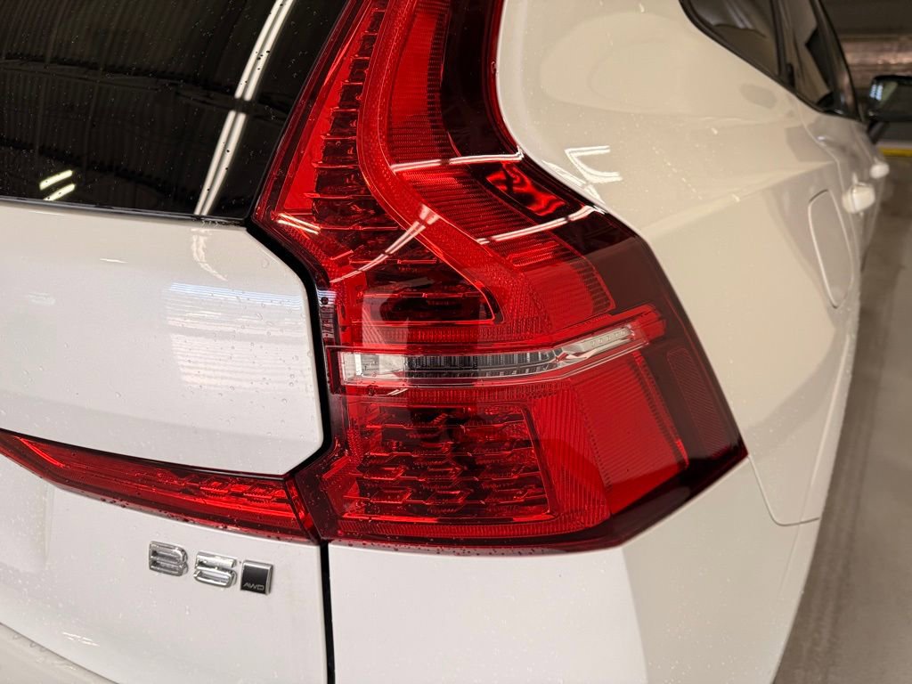 Used 2025 Volvo XC60 B5 Core w/ Climate Package image 5