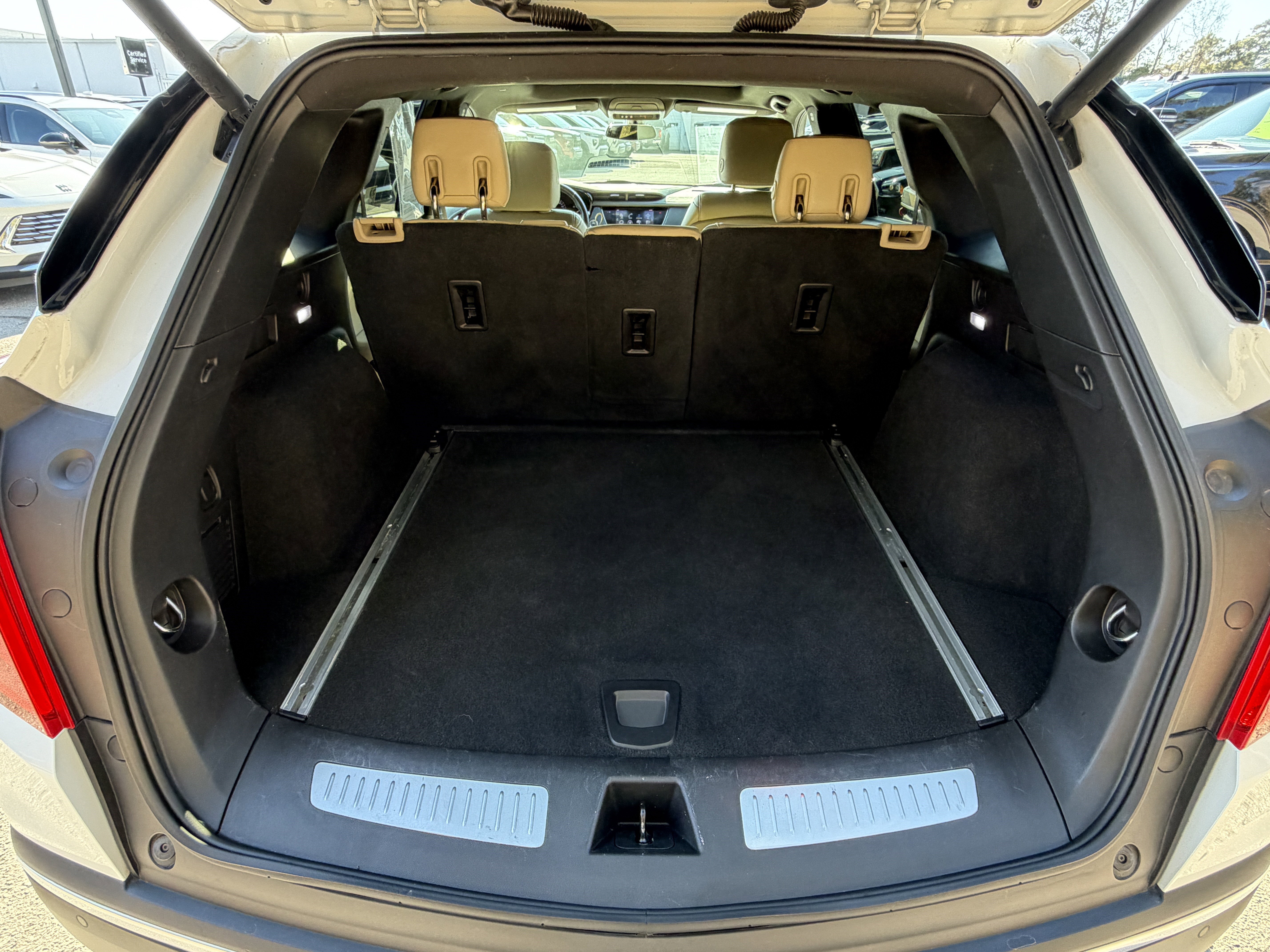 Used 2017 Cadillac XT5 Luxury w/ LPO, Wheel Lock Package image 6