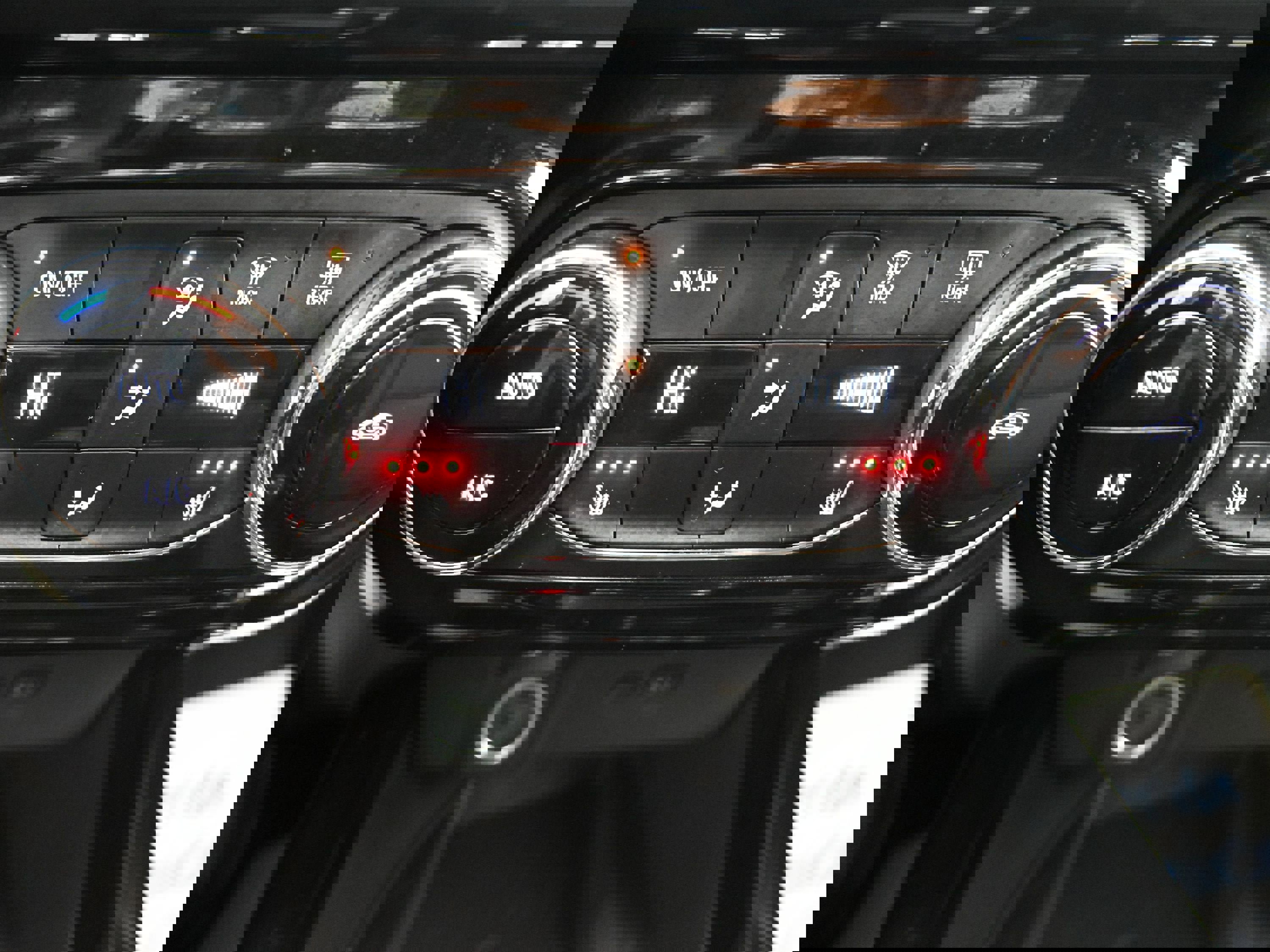 Certified 2024 Chevrolet Trax RS w/ Sunroof Package image 15