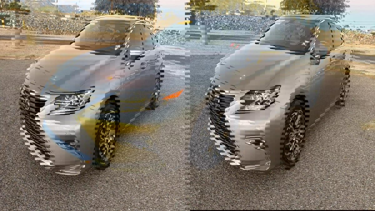 Used 2017 Lexus ES 300h w/ Luxury Package