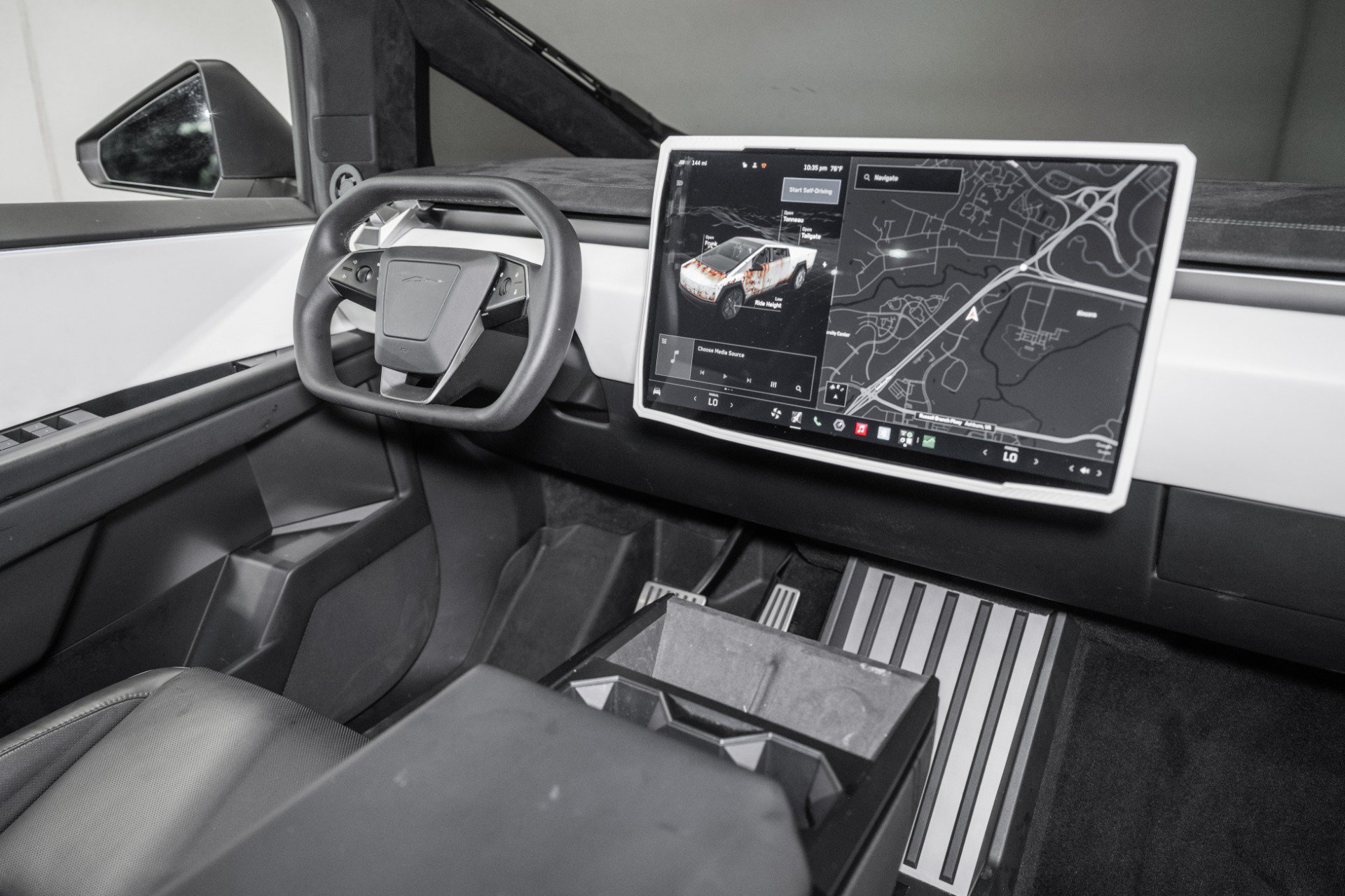 Used 2024 Tesla Cybertruck Cyberbeast AWD/4WD image 26