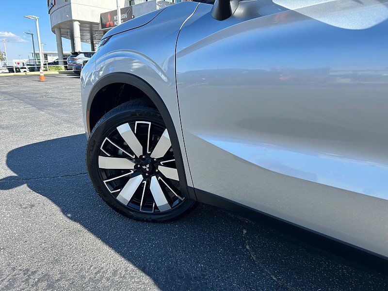 Used 2025 Mitsubishi Outlander SE FWD image 11