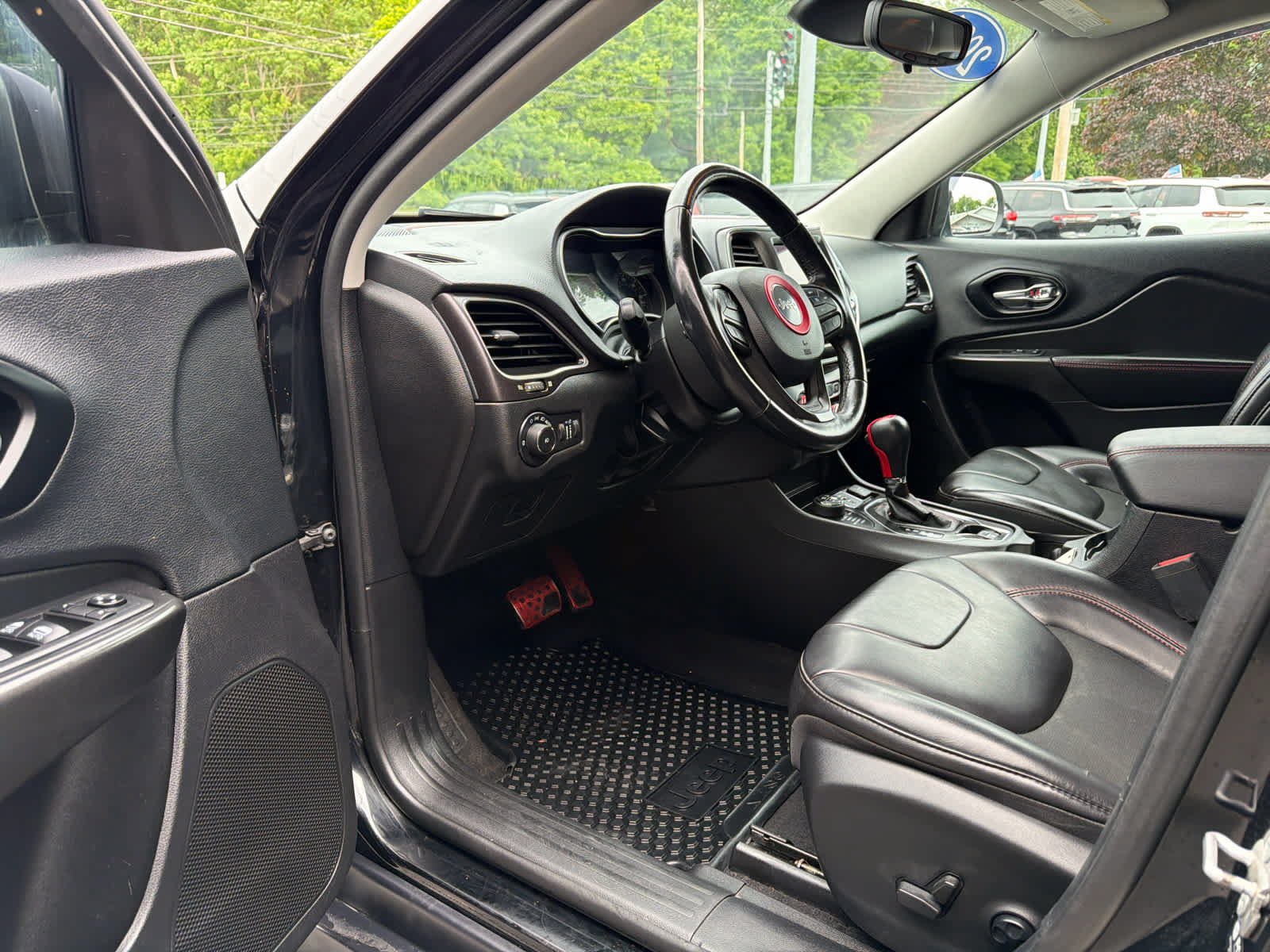 Used 2021 Jeep Cherokee Trailhawk w/ Sun, Sound & Nav Group AWD/4WD image 11