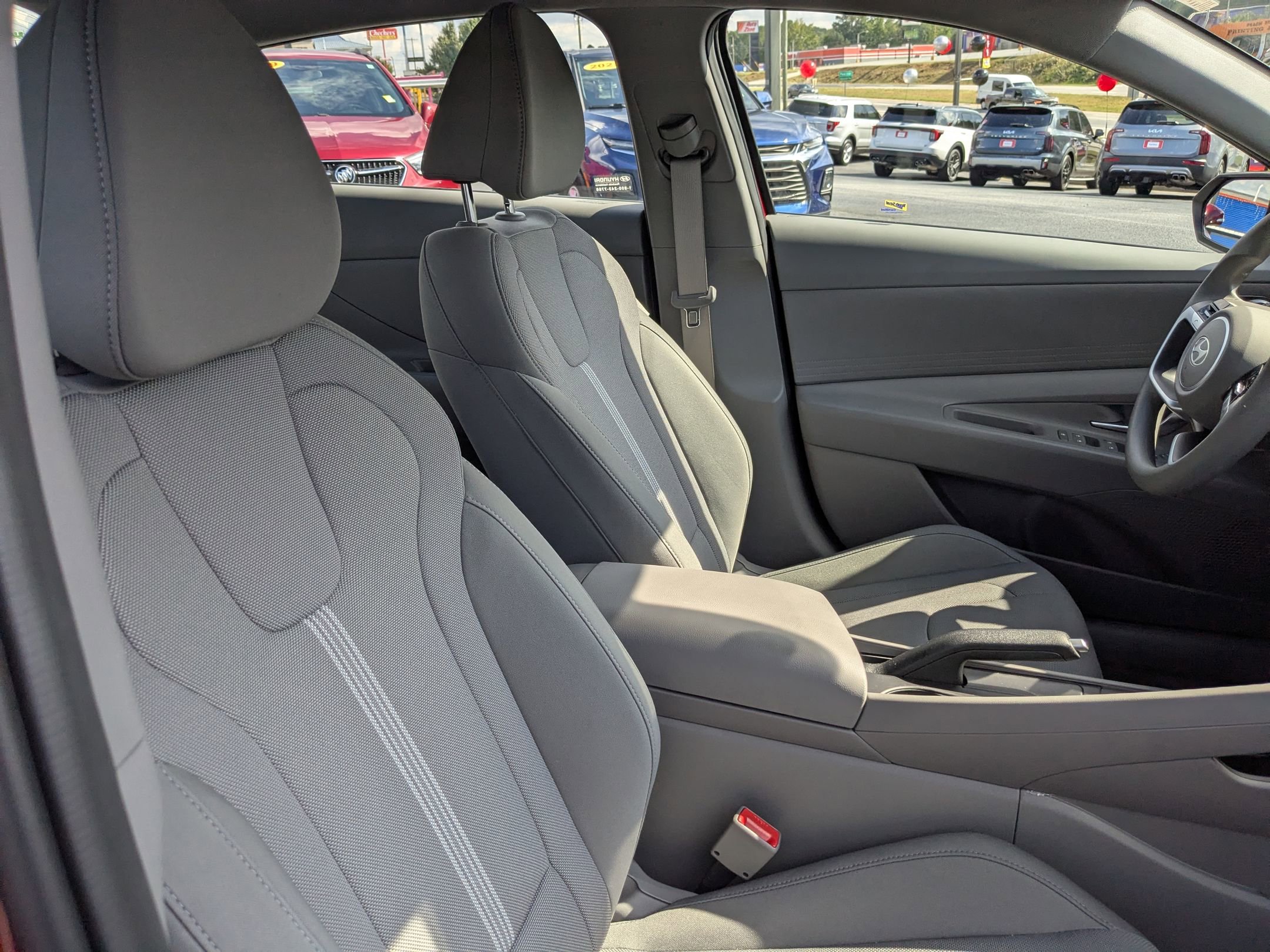 Used 2025 Hyundai Elantra SE image 26