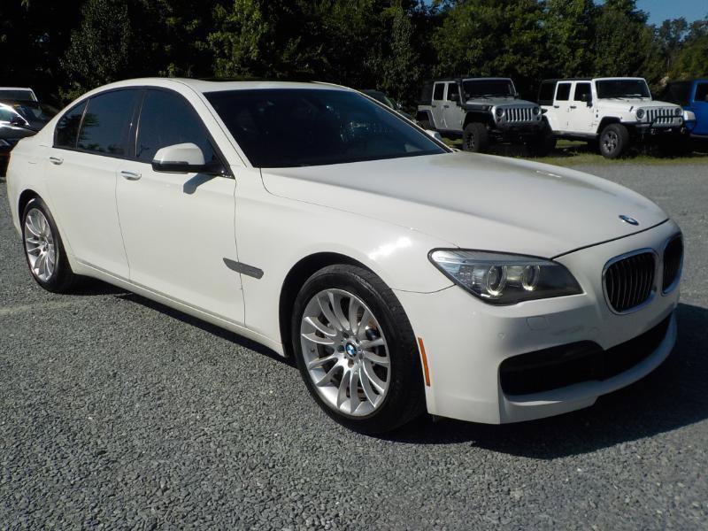 Used 2014 BMW 750i w/ Executive Package RWD image 7
