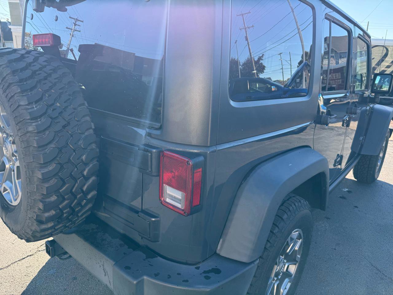 Used 2018 Jeep Wrangler Unlimited Rubicon w/ Connectivity Group AWD/4WD image 13