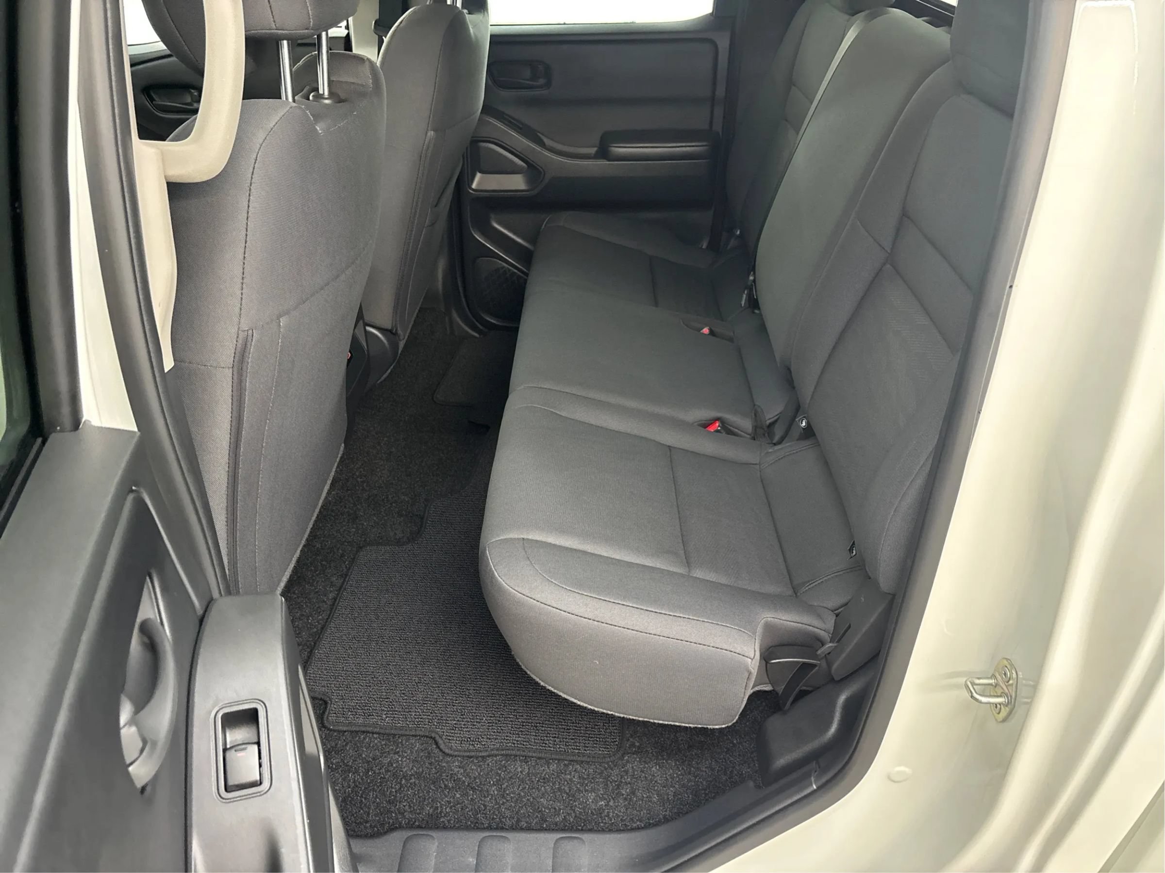 Used 2025 Nissan Frontier S AWD/4WD image 14
