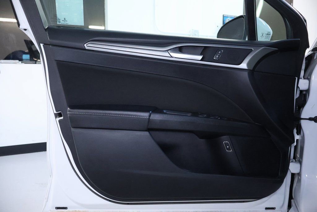 Used 2019 Ford Fusion SE image 14