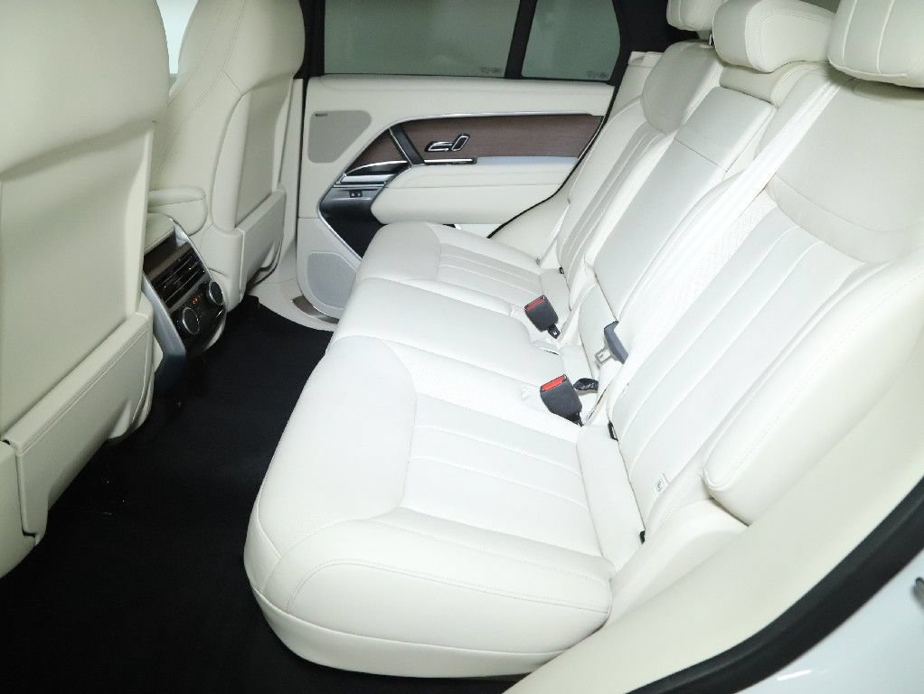 Used 2025 Land Rover Range Rover SE AWD/4WD image 28