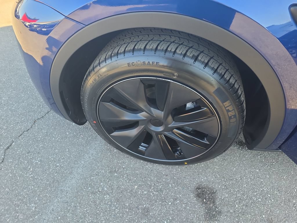 Used 2025 Tesla Model Y Long Range RWD image 25