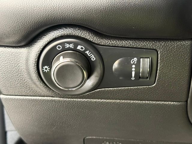 Used 2025 Dodge Durango GT image 34