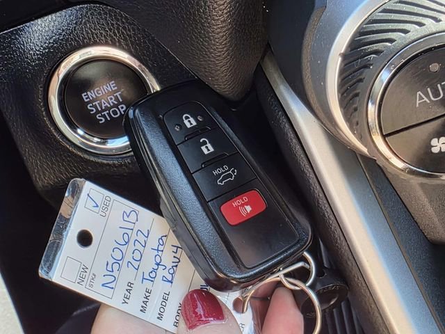 Used 2022 Toyota RAV4 XLE Premium image 17