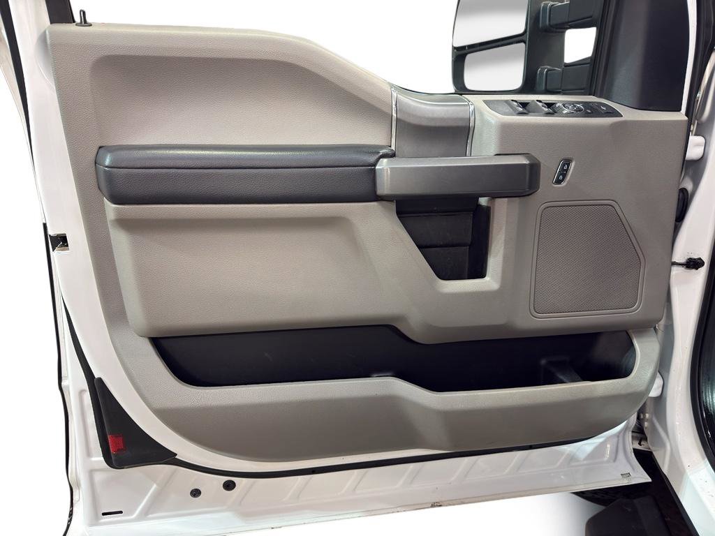 Used 2021 Ford F350 XLT w/ XLT Premium Package image 14