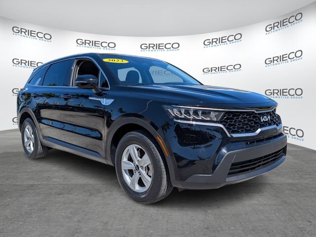 Used 2023 Kia Sorento LX image 1