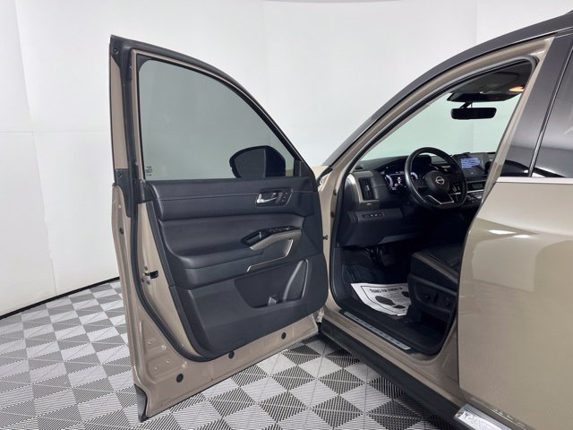 Used 2023 Nissan Pathfinder Platinum w/ Cargo Package AWD/4WD image 18