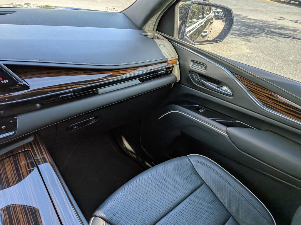 Certified 2022 Cadillac Escalade Premium Luxury image 18