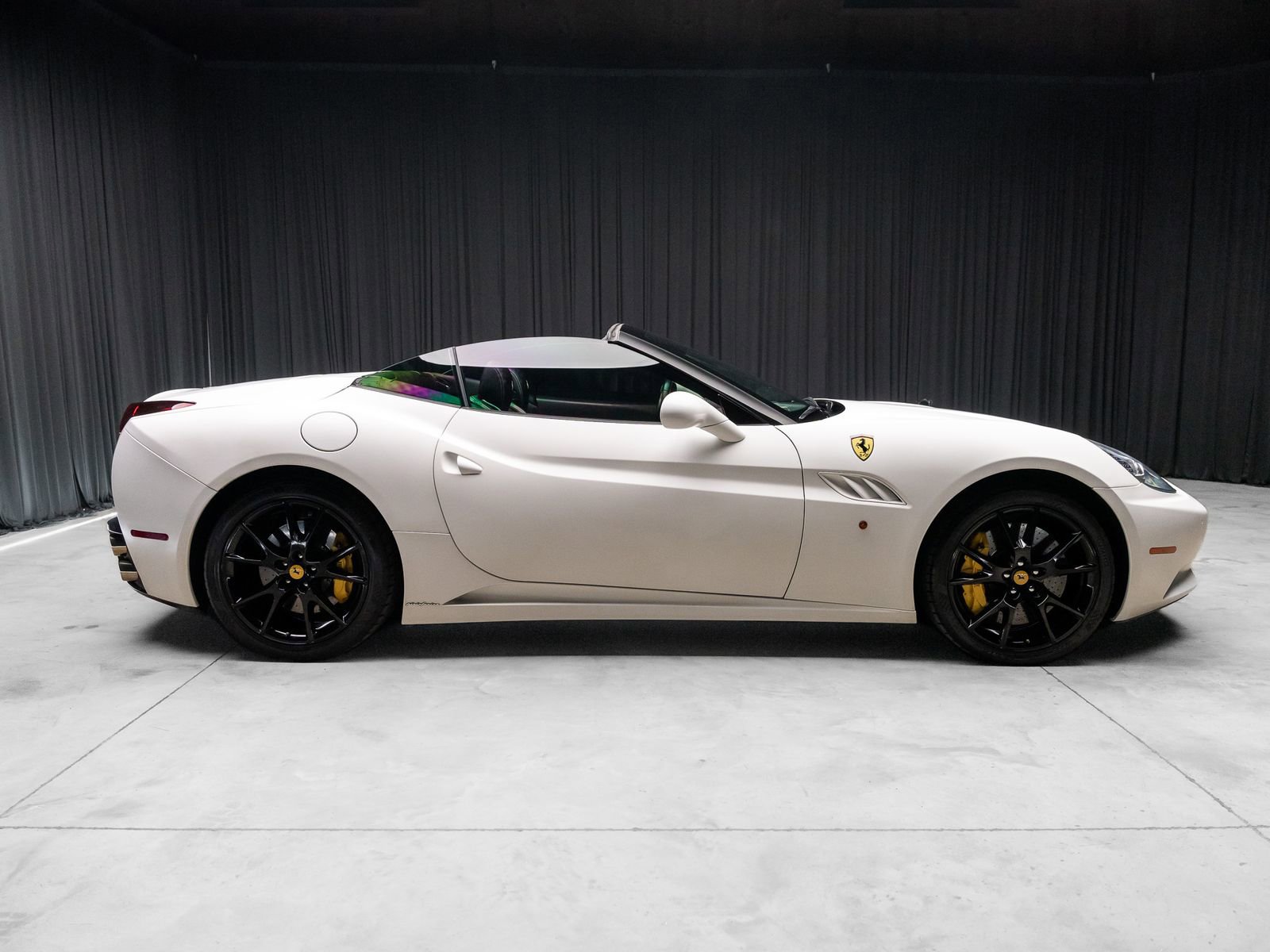 Used 2013 Ferrari California RWD image 14