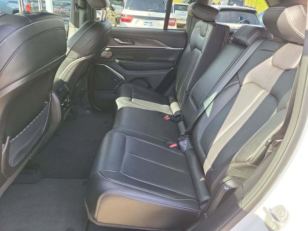 Used 2023 Jeep Grand Cherokee Overland image 26