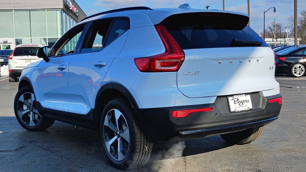 New 2026 Volvo XC40 B5 Plus w/ Climate Package AWD/4WD image 4