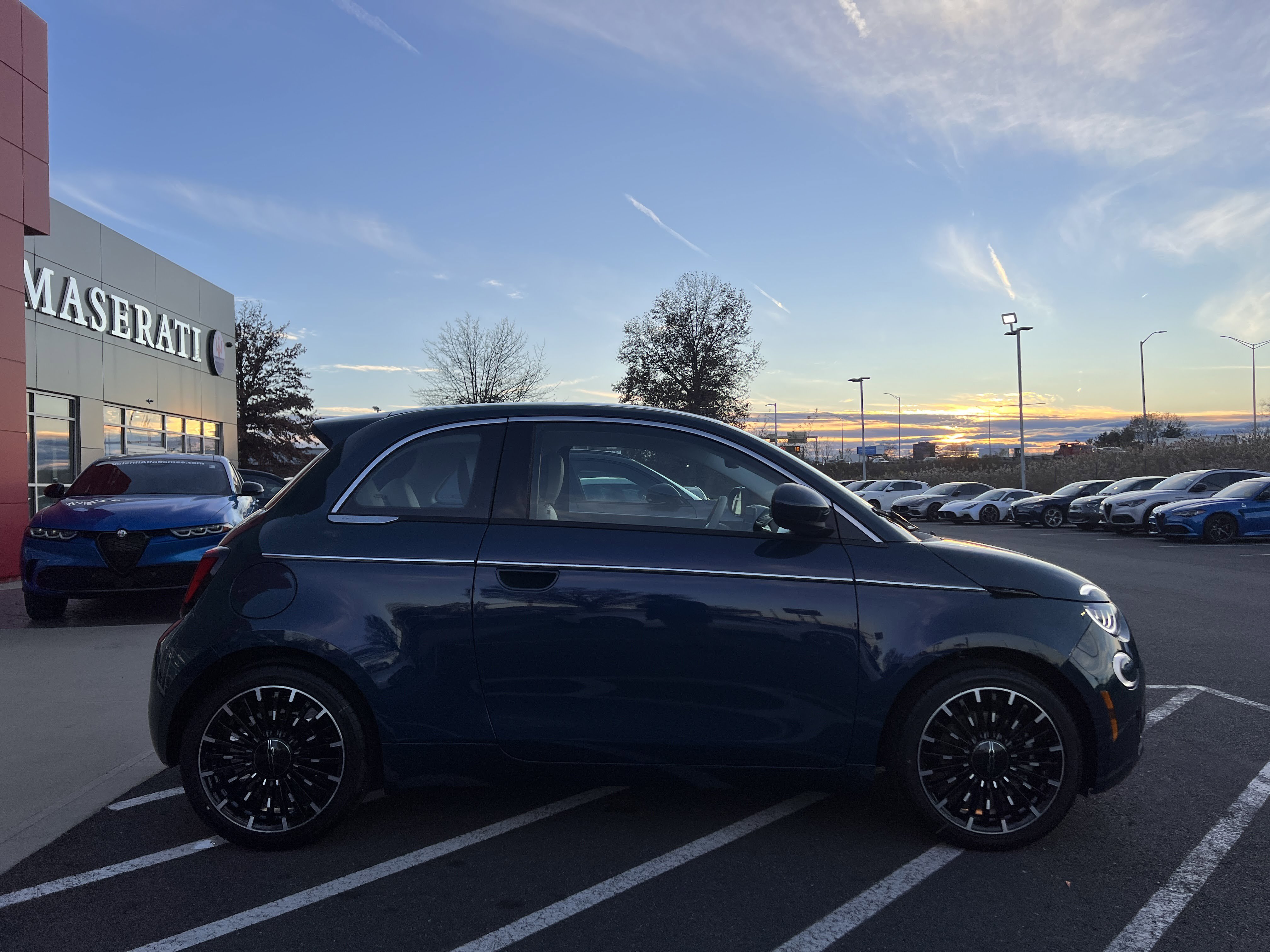 New 2025 FIAT 500 e w/ Quick Order Package 21B Icona image 6