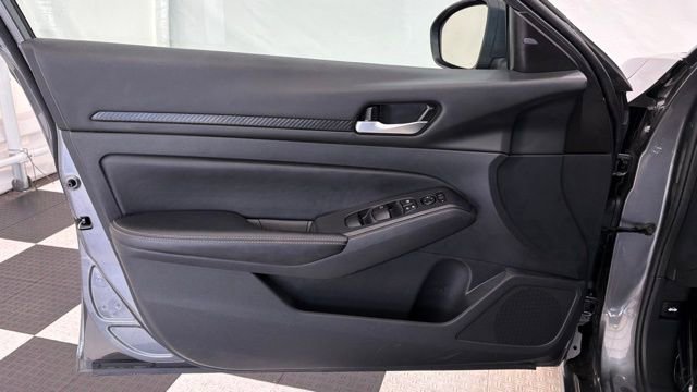 Used 2025 Nissan Altima 2.5 SV image 13