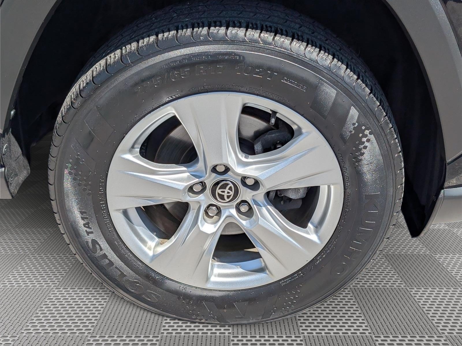 Used 2021 Toyota RAV4 XLE w/ Convenience Package AWD/4WD image 11