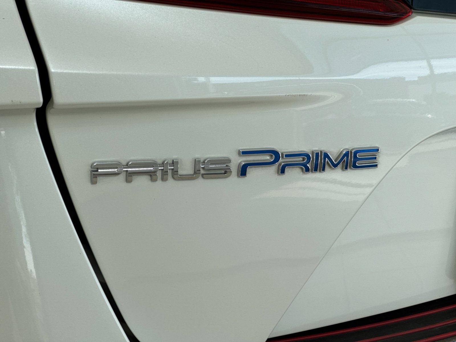Used 2017 Toyota Prius Prime Premium FWD image 28