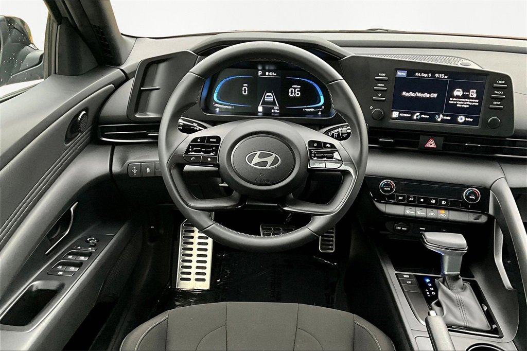 Certified 2025 Hyundai Elantra Sport image 5