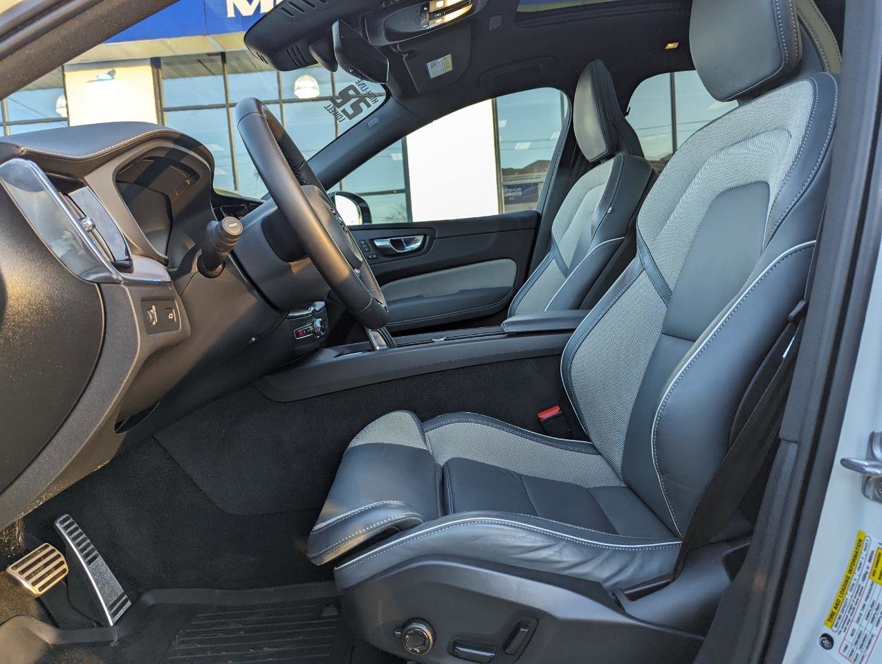 Used 2022 Volvo XC60 B5 R-Design w/ Advanced Package image 13