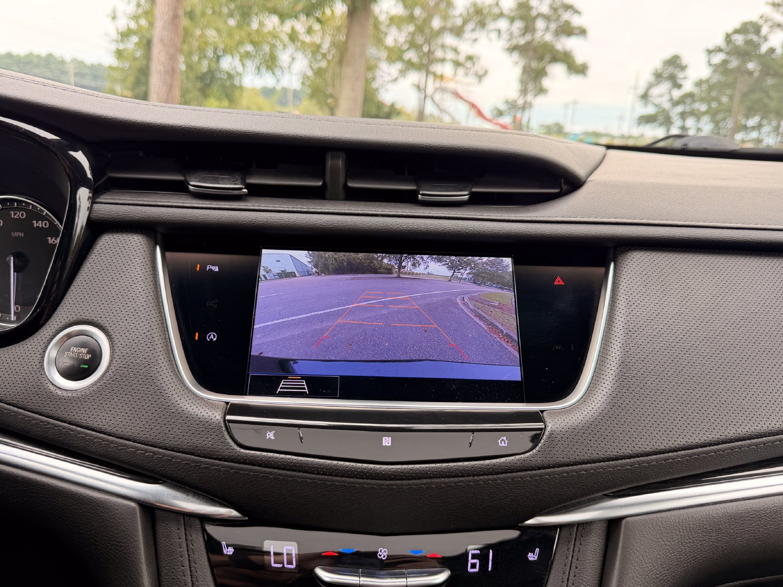 Used 2020 Cadillac XT5 Premium Luxury AWD/4WD image 4