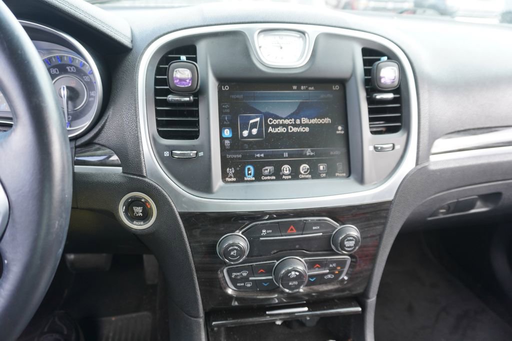 Used 2016 Chrysler 300 Limited image 8