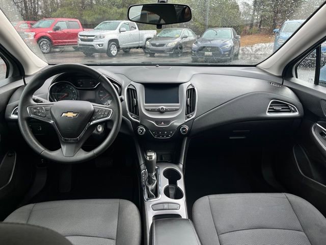 Used 2018 Chevrolet Cruze LT image 3