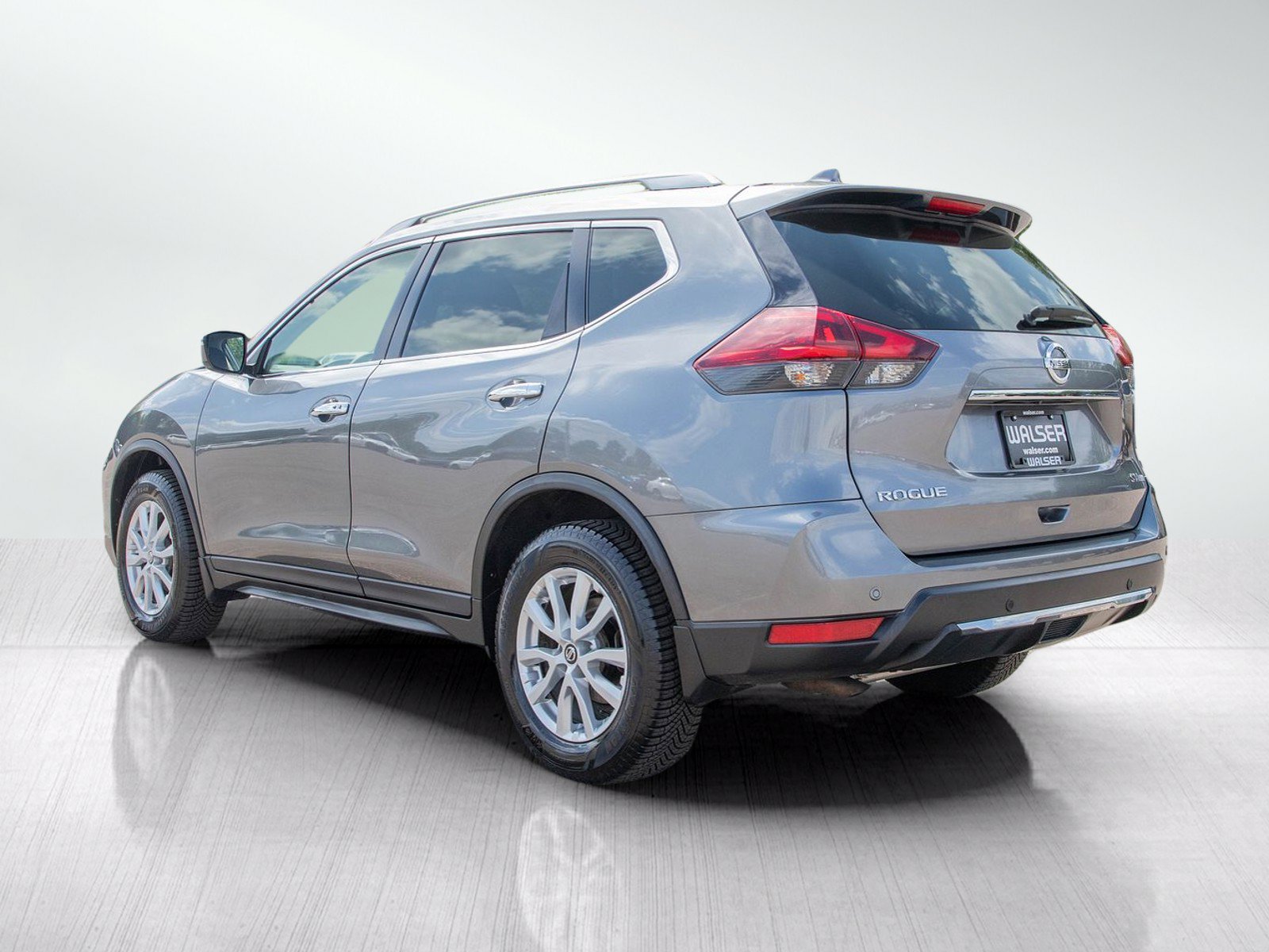 Used 2020 Nissan Rogue SV AWD/4WD image 3