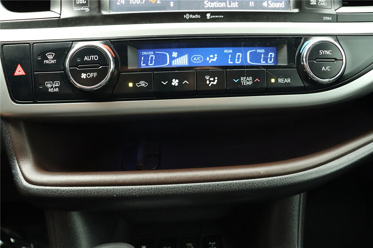 Used 2014 Toyota Highlander Limited AWD/4WD image 35