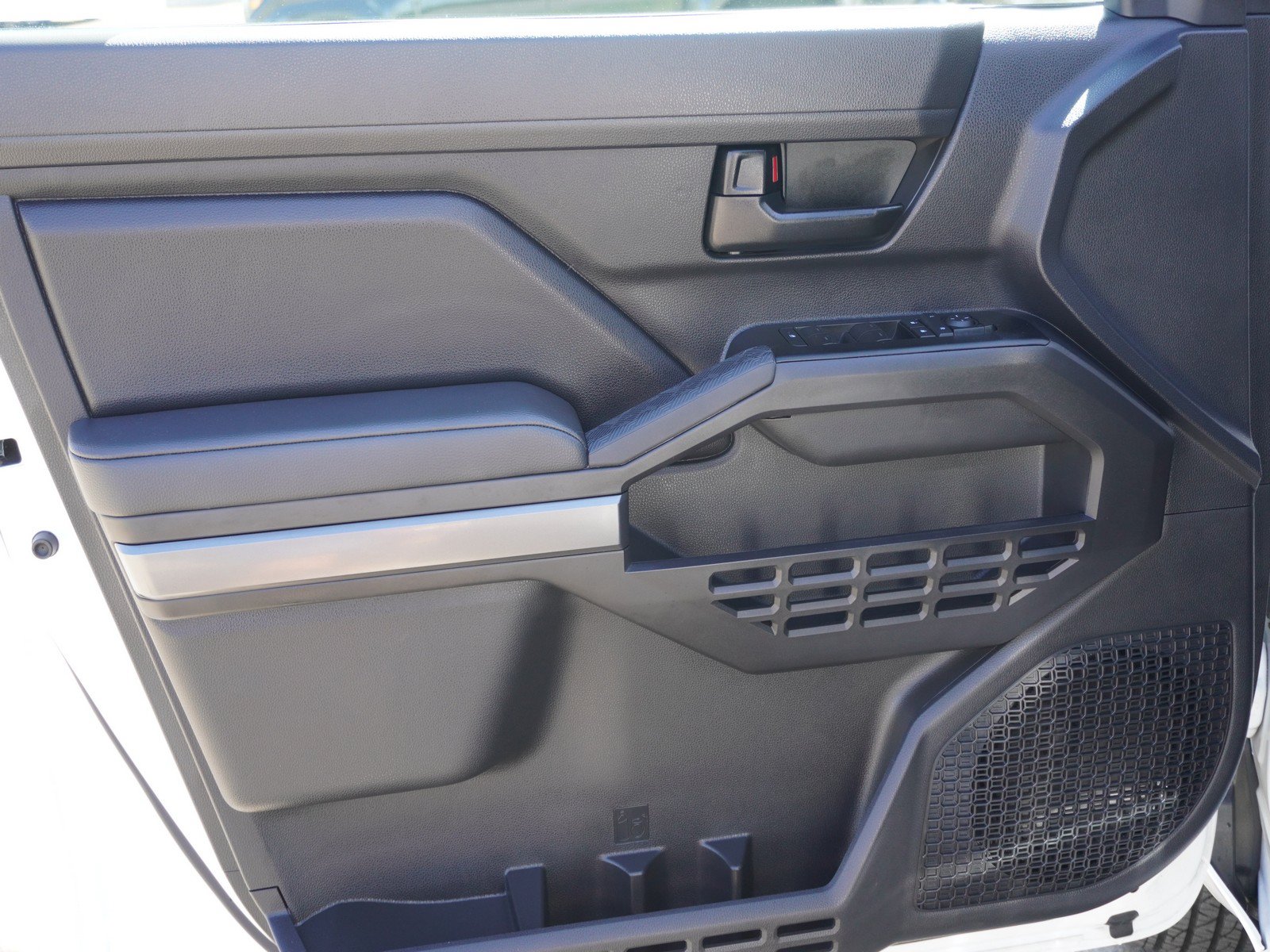 Used 2025 Toyota Tacoma SR5 AWD/4WD image 19