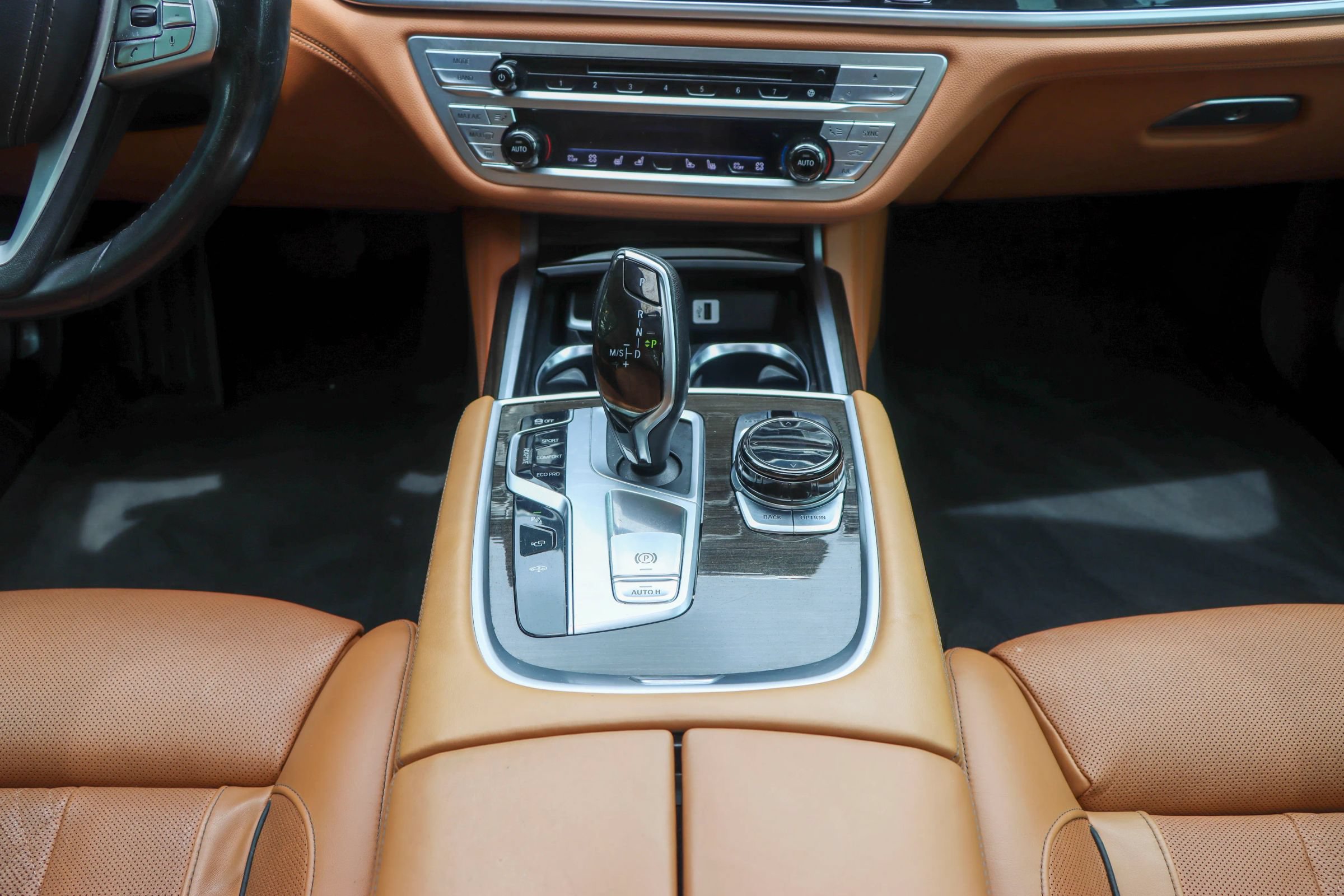 Used 2017 BMW 750i xDrive AWD/4WD image 27