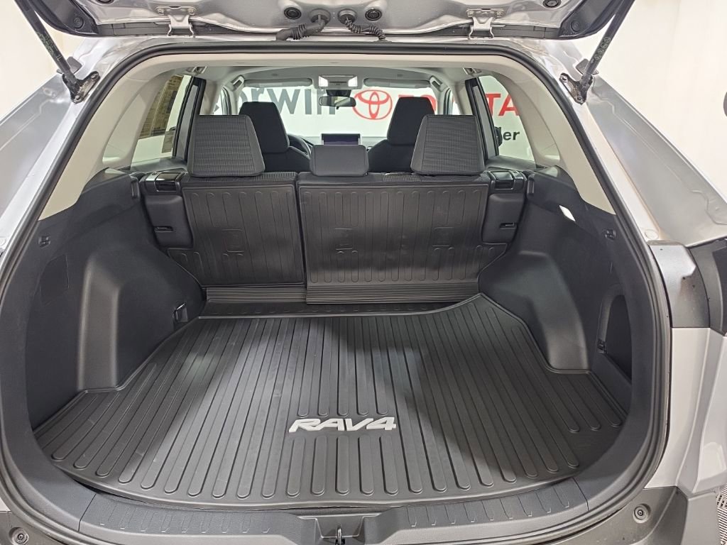 Used 2025 Toyota RAV4 LE image 7
