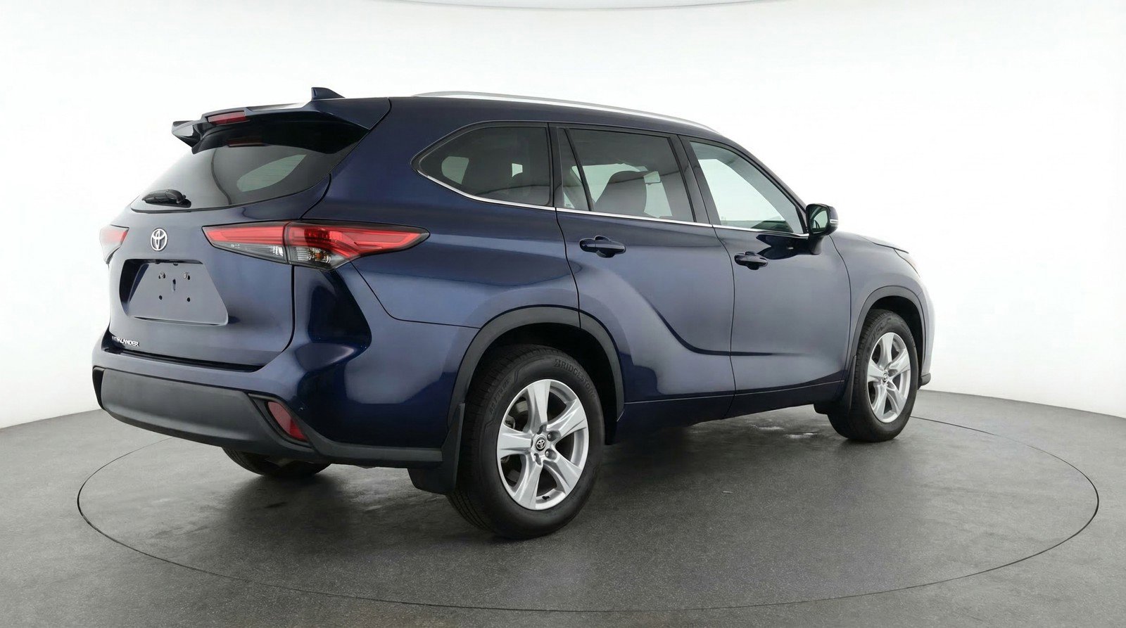 Used 2025 Toyota Highlander LE image 7