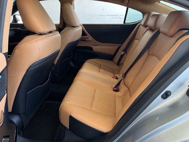 Used 2023 Lexus ES 350 w/ Accessory Package (Z1) FWD image 33