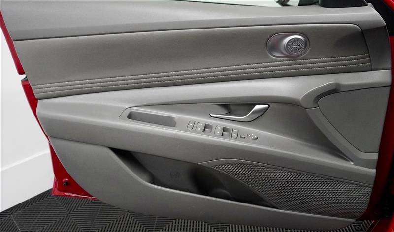 Used 2021 Hyundai Elantra SEL w/ Convenience Package image 32