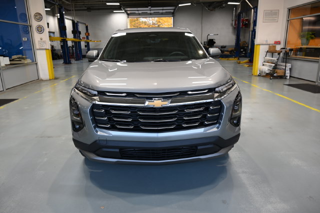 New 2027 Chevrolet Equinox LT w/ Convenience Package II AWD/4WD image 2