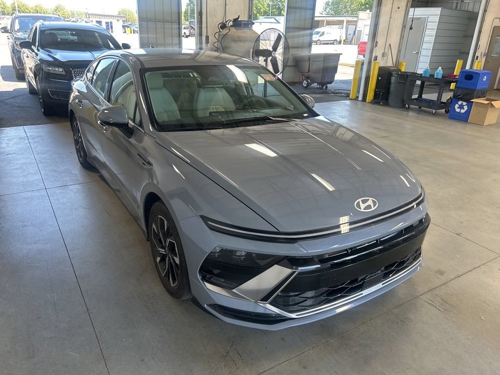 Used 2025 Hyundai Sonata SEL FWD image 1