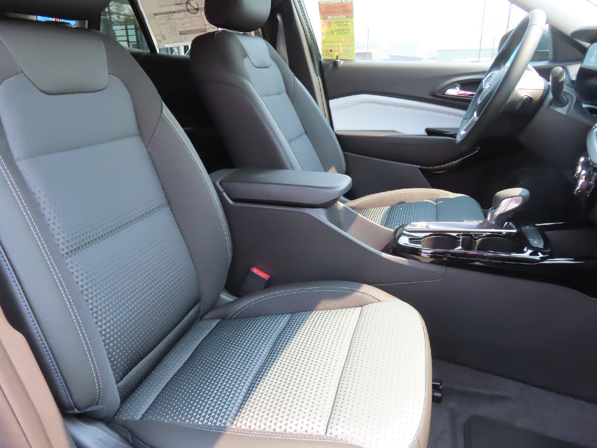 New 2026 Chevrolet Trax LT w/ Driver Confidence Package FWD image 40