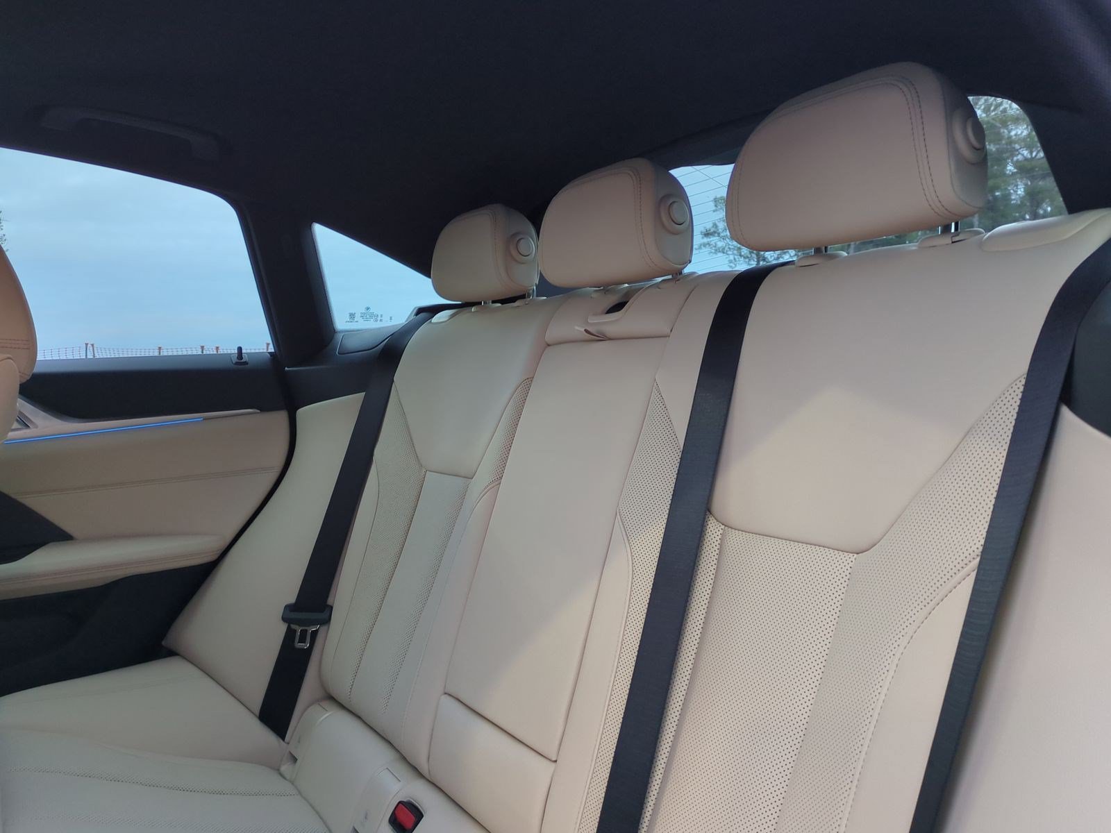 Used 2026 BMW i4 eDrive40 w/ Premium Package RWD image 30