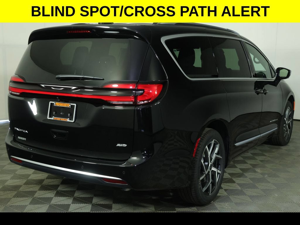New 2027 Chrysler Pacifica Pinnacle w/ Theater Group AWD/4WD image 8